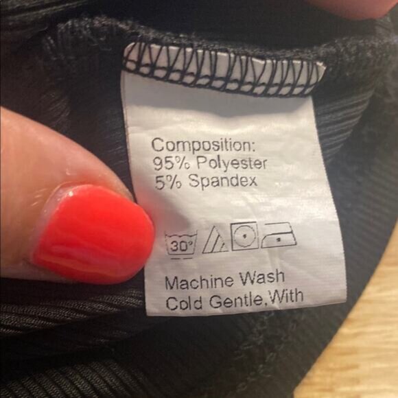 SHEIN Black Short Sleeve Crop T-Shirt - Picture 3 of 5